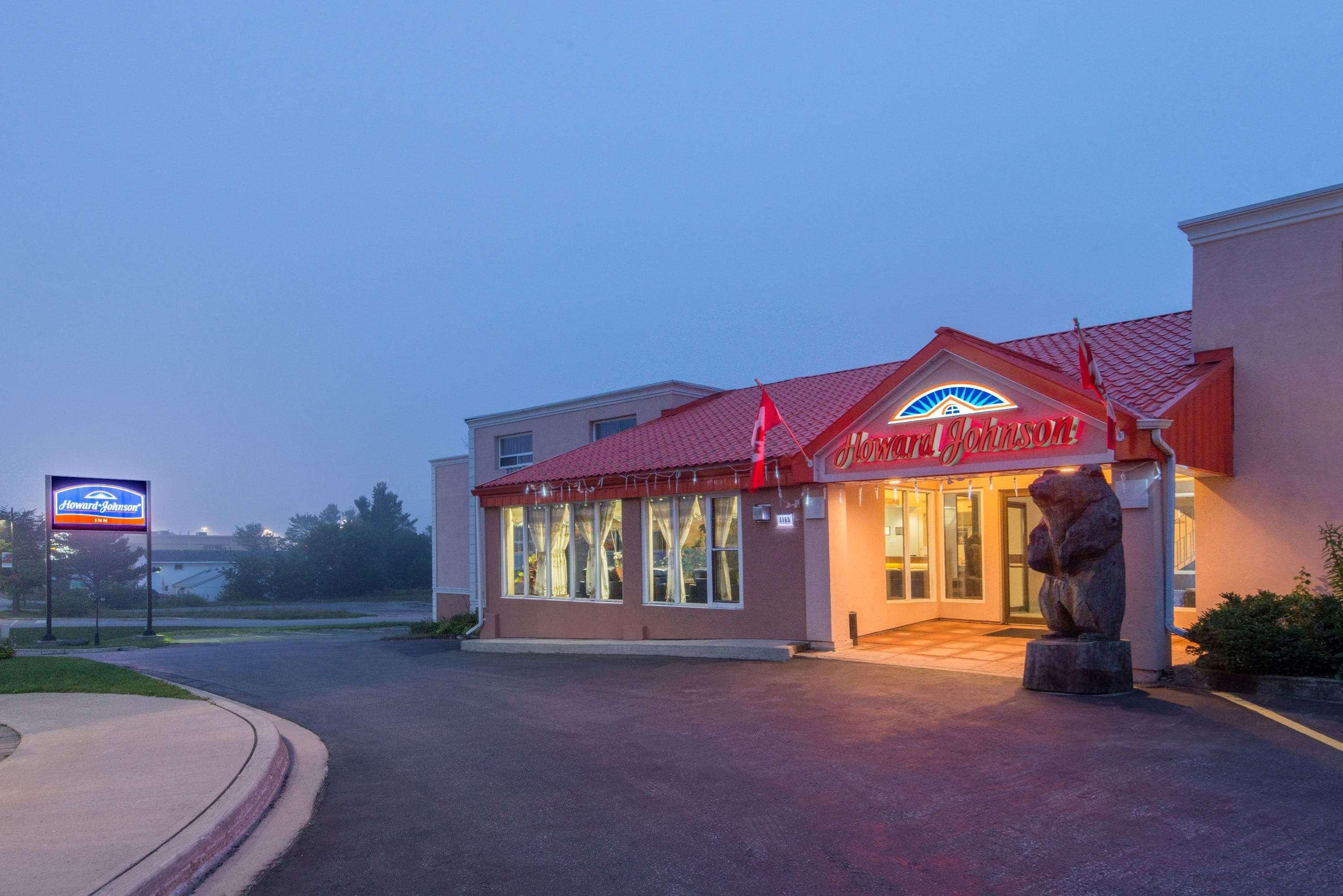 Howard Johnson By Wyndham Gravenhurst Ngoại thất bức ảnh