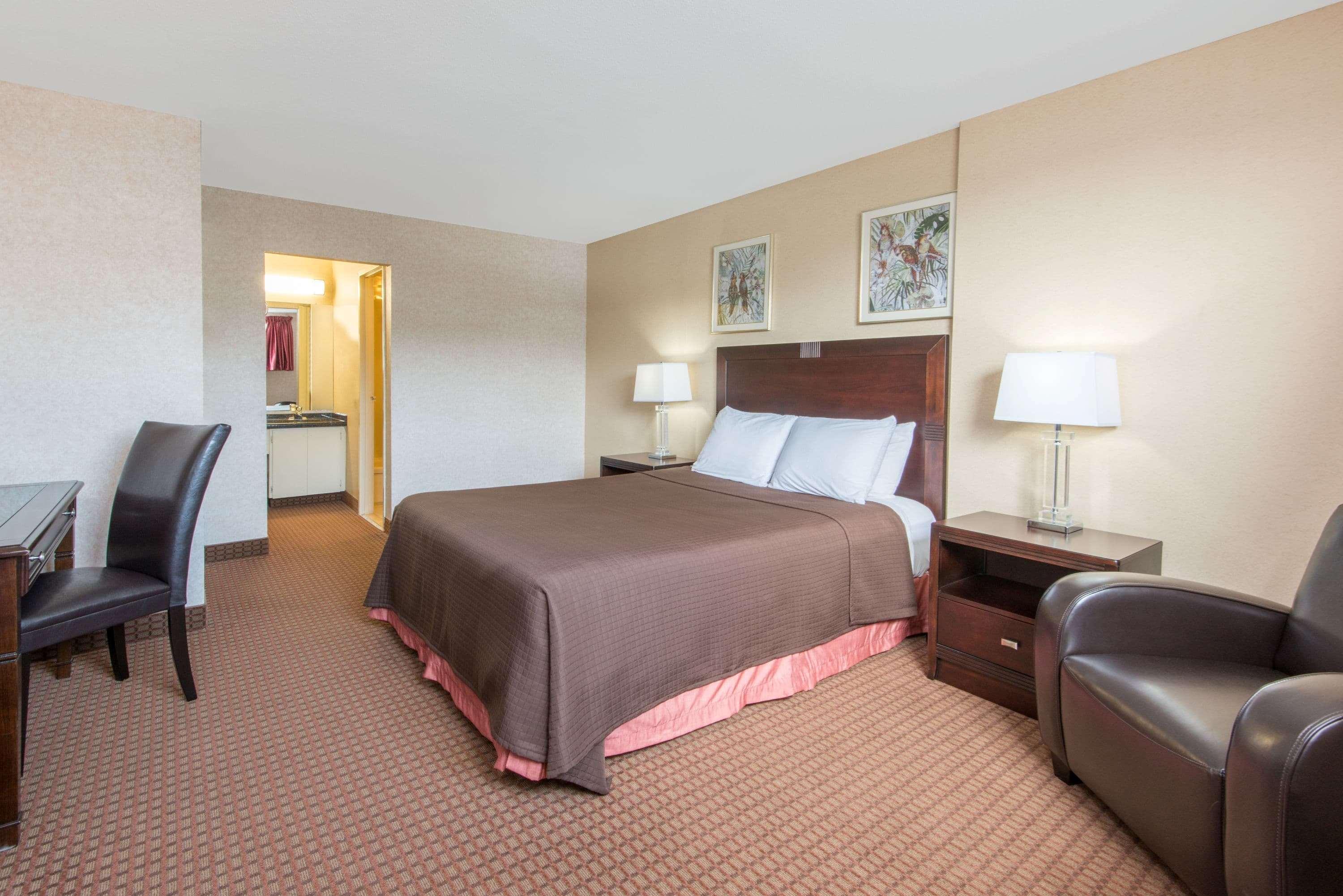 Howard Johnson By Wyndham Gravenhurst Ngoại thất bức ảnh