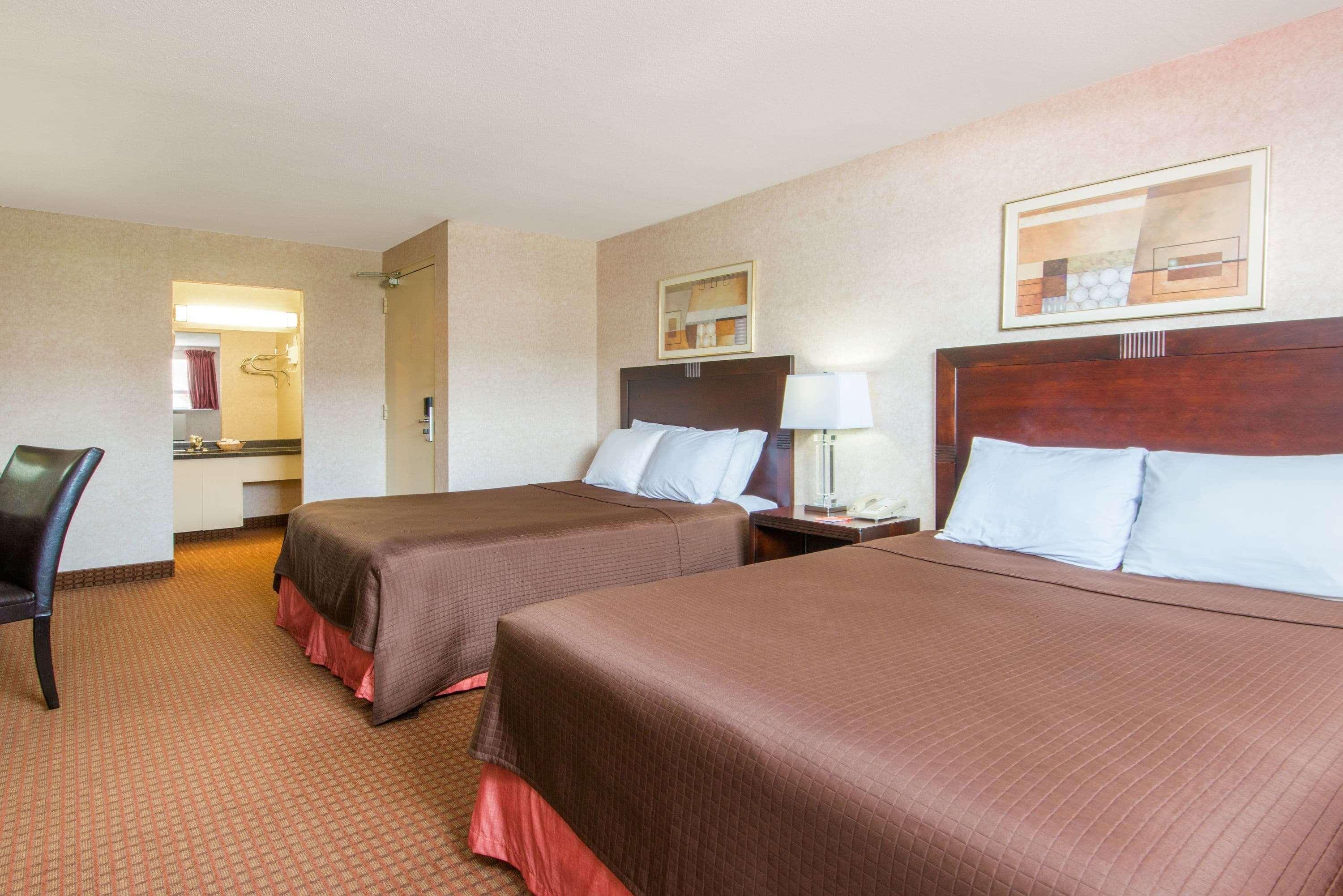 Howard Johnson By Wyndham Gravenhurst Ngoại thất bức ảnh
